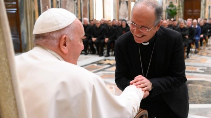 Il vescovo Morrone saluta il Papa